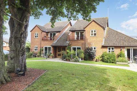 2 bedroom retirement property for sale, The Cloisters, Rushden NN10