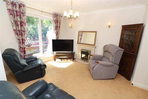 2 bedroom retirement property for sale, The Cloisters, Rushden NN10