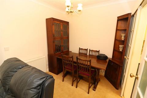 2 bedroom retirement property for sale, The Cloisters, Rushden NN10