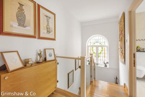 30 Birkdale Road, London, W5 1JZ