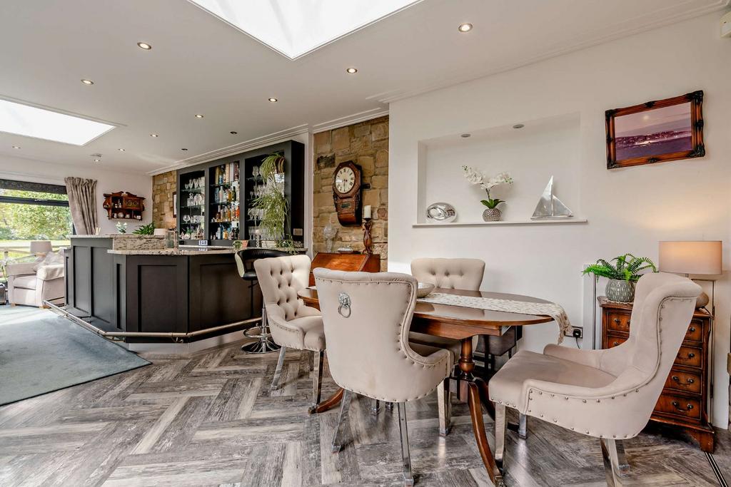 Games Room & Bar