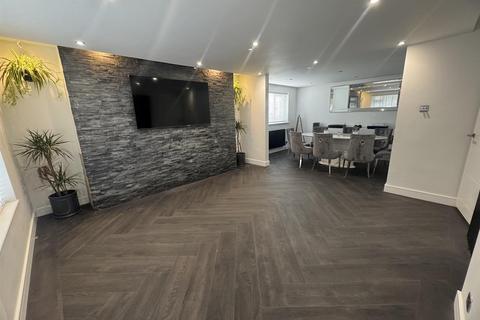 5 bedroom detached house to rent, Pilgrims Way, Maidstone ME14