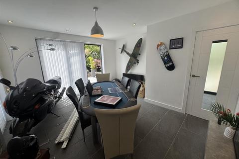5 bedroom detached house to rent, Pilgrims Way, Maidstone ME14