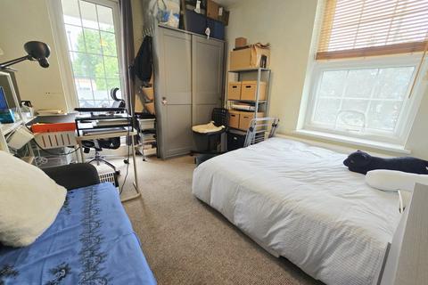 3 bedroom flat to rent, Camden Road, Holloway