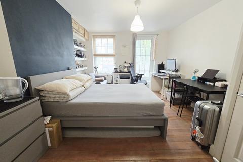 3 bedroom flat to rent, Camden Road, Holloway