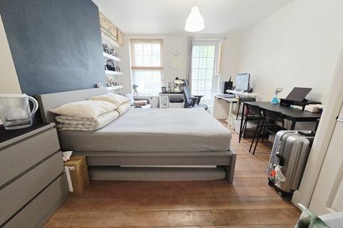3 bedroom flat to rent, Camden Road, Holloway