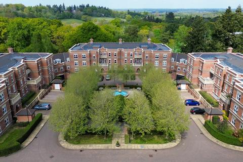 3 bedroom flat for sale, Franklin Court, Godalming GU8