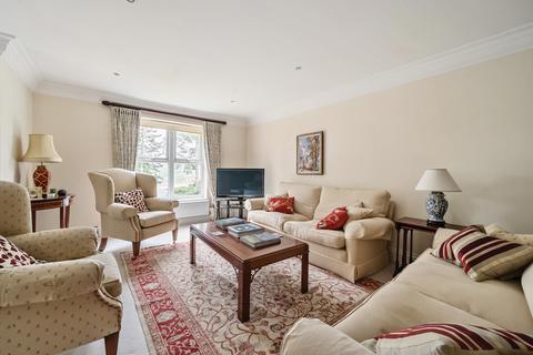 3 bedroom flat for sale, Franklin Court, Godalming GU8