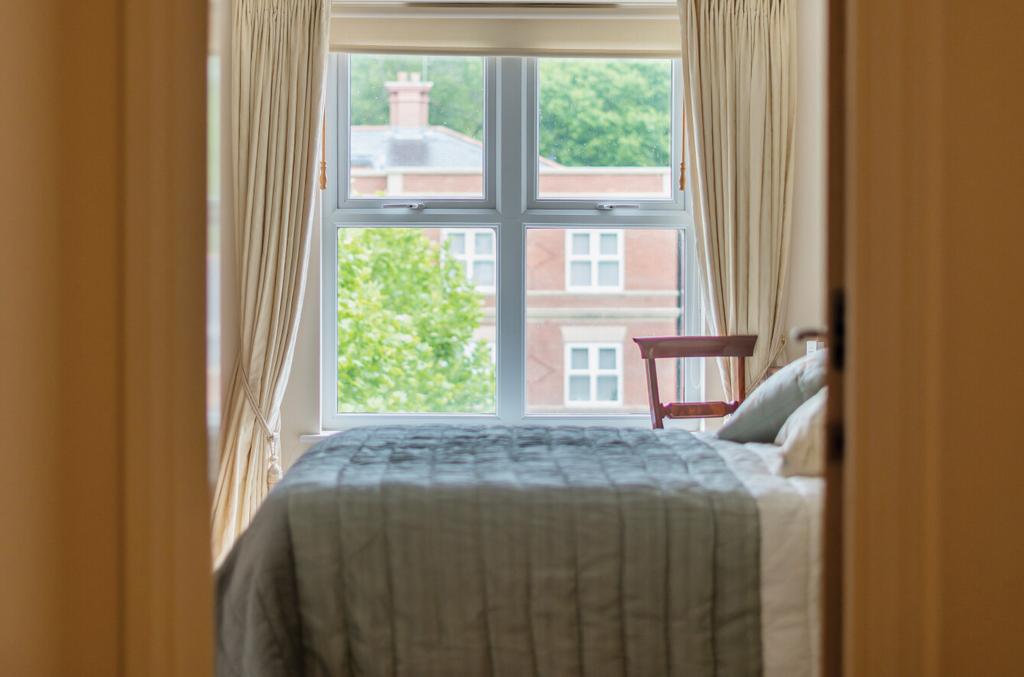 1299480-4-68357e8...