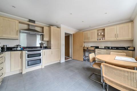 3 bedroom flat for sale, Franklin Court, Godalming GU8