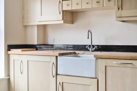 3 bedroom flat for sale, Franklin Court, Godalming GU8