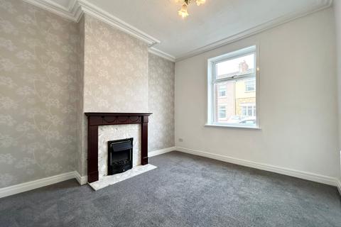 3 bedroom terraced house to rent, Kemp Street, Fleetwood, Lancashire, FY7