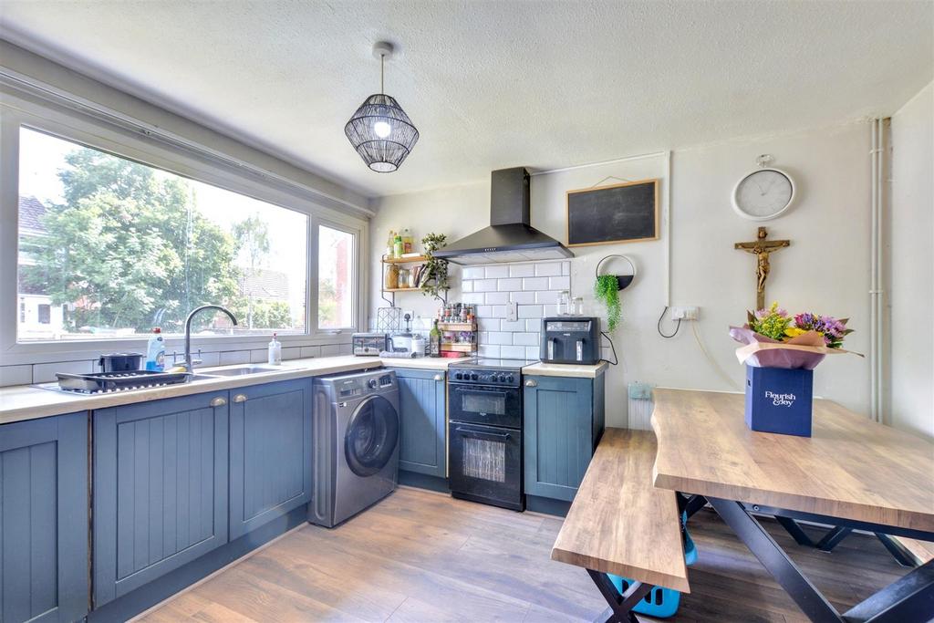 Kitchen 1.jpeg