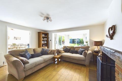 4 bedroom detached house to rent, Ilmer, Princes Risborough, Buckinghamshire