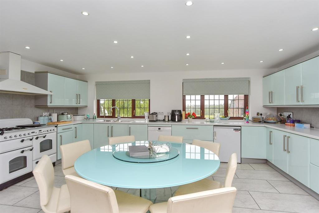Kitchen/Breakfast Area