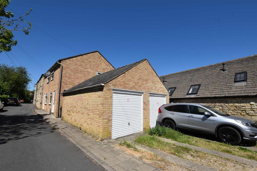 Single Garage & Parking.jpg