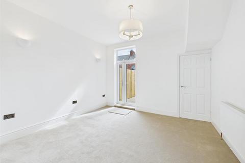 4 bedroom terraced house for sale, Haslemere Avenue, Bridlington