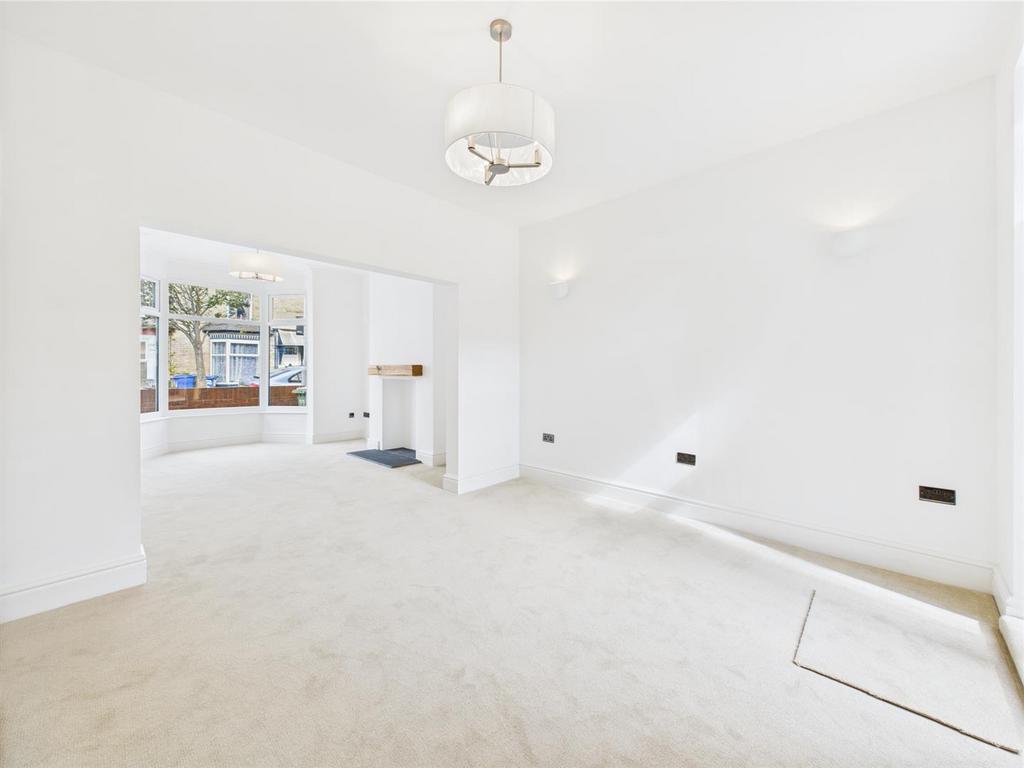 Dining room: