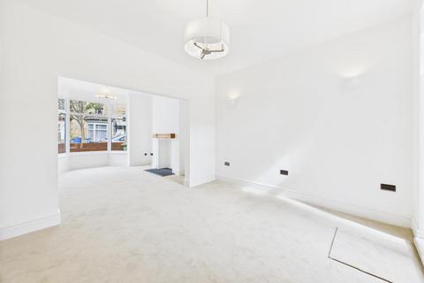 4 bedroom terraced house for sale, Haslemere Avenue, Bridlington