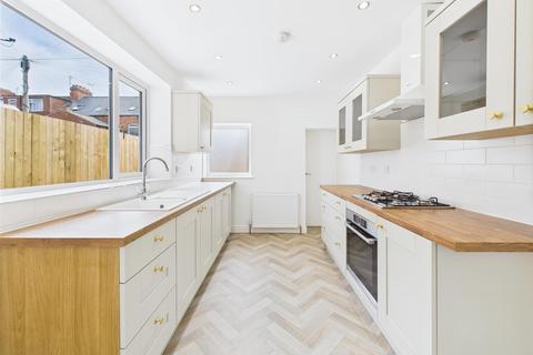 4 bedroom terraced house for sale, Haslemere Avenue, Bridlington