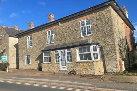 4 bedroom character property to rent, Watling Street, Potterspury, Towcester, NN12
