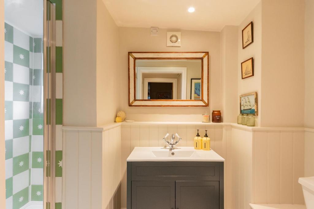 G0 F2 WPCN - Bathroom B.jpg