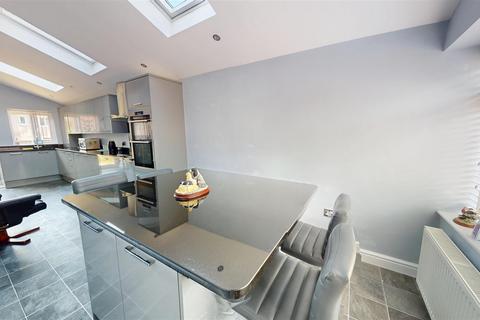 3 bedroom semi-detached house for sale, Glenaire Drive, Baildon