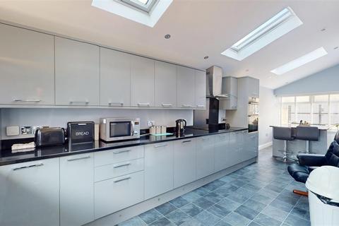 3 bedroom semi-detached house for sale, Glenaire Drive, Baildon