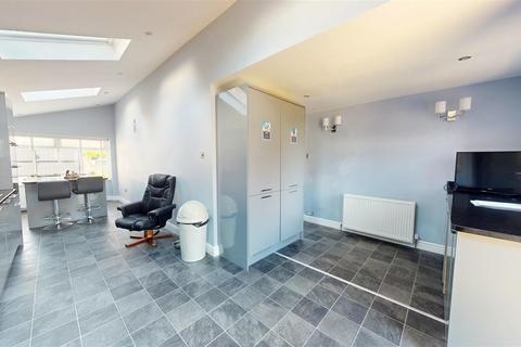 3 bedroom semi-detached house for sale, Glenaire Drive, Baildon