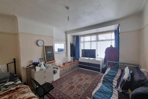39 Midhurst Avenue, Croydon, CR0 3PS