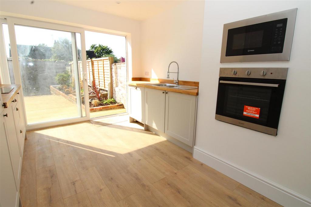 Kitchen diner 3.JPG