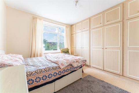 10 Colwyn Crescent, Hounslow, TW3 4AW