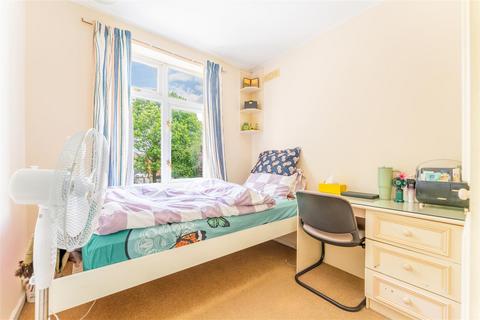 10 Colwyn Crescent, Hounslow, TW3 4AW