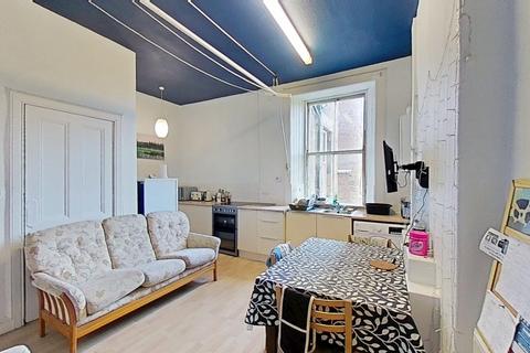 4 bedroom terraced house to rent, (1f2) Polwarth Gardens, Edinburgh, EH11