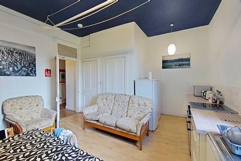 4 bedroom terraced house to rent, (1f2) Polwarth Gardens, Edinburgh, EH11