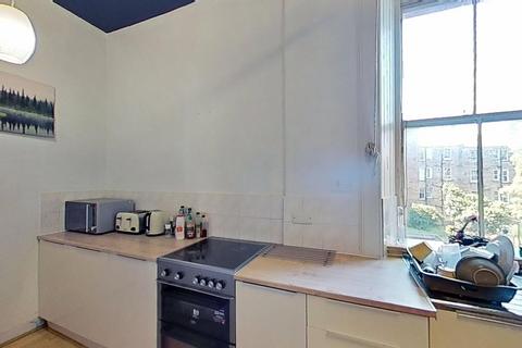 4 bedroom terraced house to rent, (1f2) Polwarth Gardens, Edinburgh, EH11