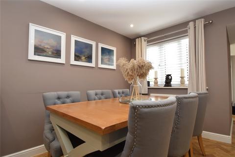 55 Aylesham Way, Yateley, GU46 6NU