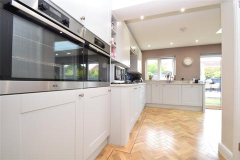 55 Aylesham Way, Yateley, GU46 6NU