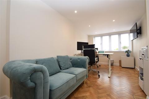 55 Aylesham Way, Yateley, GU46 6NU