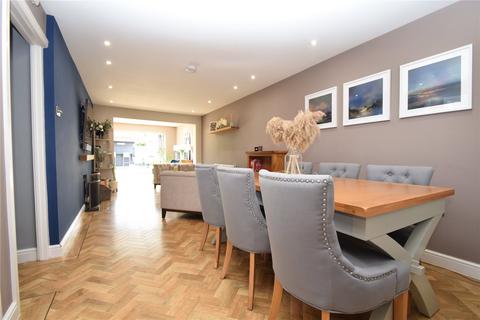 55 Aylesham Way, Yateley, GU46 6NU