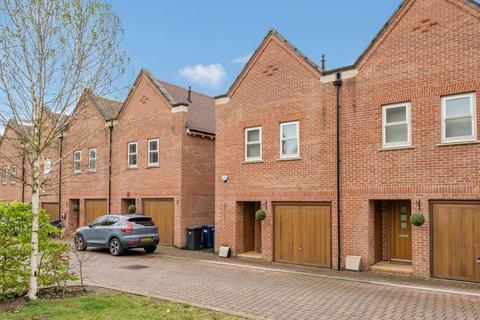 18 Wilkes Close, London, NW7 1FP