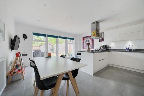 18 Wilkes Close, London, NW7 1FP