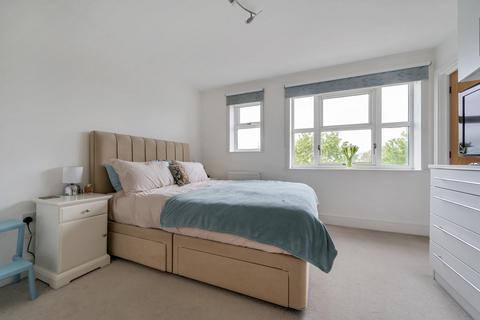 18 Wilkes Close, London, NW7 1FP
