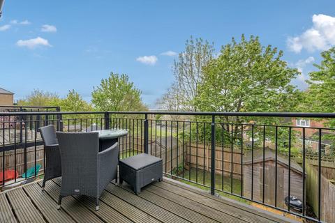 18 Wilkes Close, London, NW7 1FP