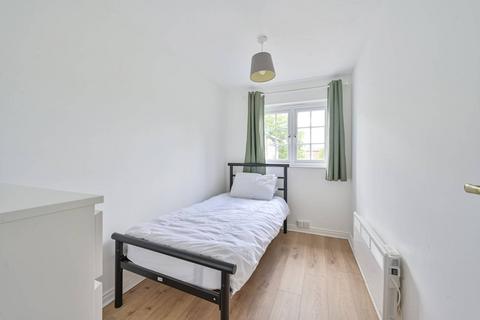2 bedroom flat for sale, Selhurst Close, Wimbledon Common, London, SW19