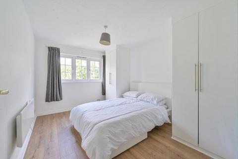 2 bedroom flat for sale, Selhurst Close, Wimbledon Common, London, SW19