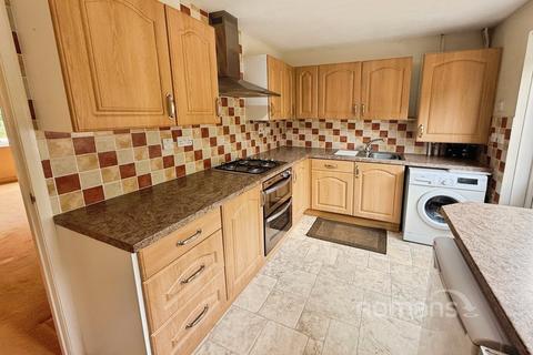 14 Beecham Berry, Basingstoke, RG22 4PB