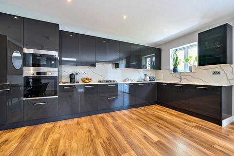 32 Devonshire Road, London, NW7 1LL