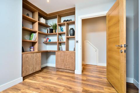32 Devonshire Road, London, NW7 1LL
