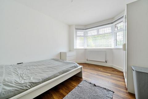 32 Devonshire Road, London, NW7 1LL